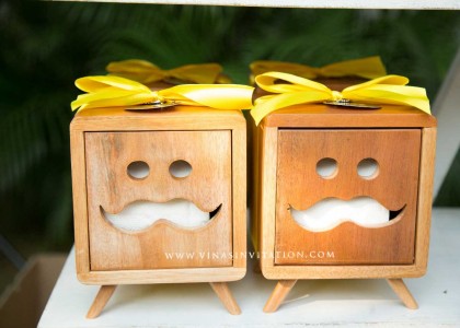 Souvenirs Wooden tissue box